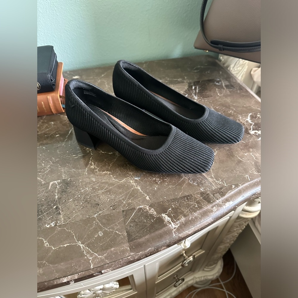 Vivaia black low heels